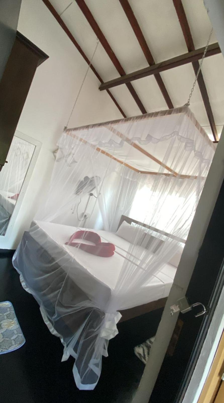 Hiricurry Hostel & Restaurant Dikwella Bilik gambar